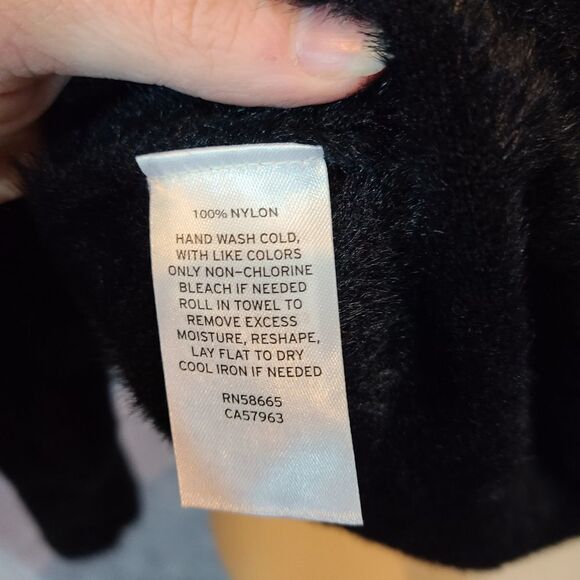 SWEATER SALE 3/$30 Chelsea 28 Black Eyelash V-Neck Sweater Size Large - Picture 5 of 5